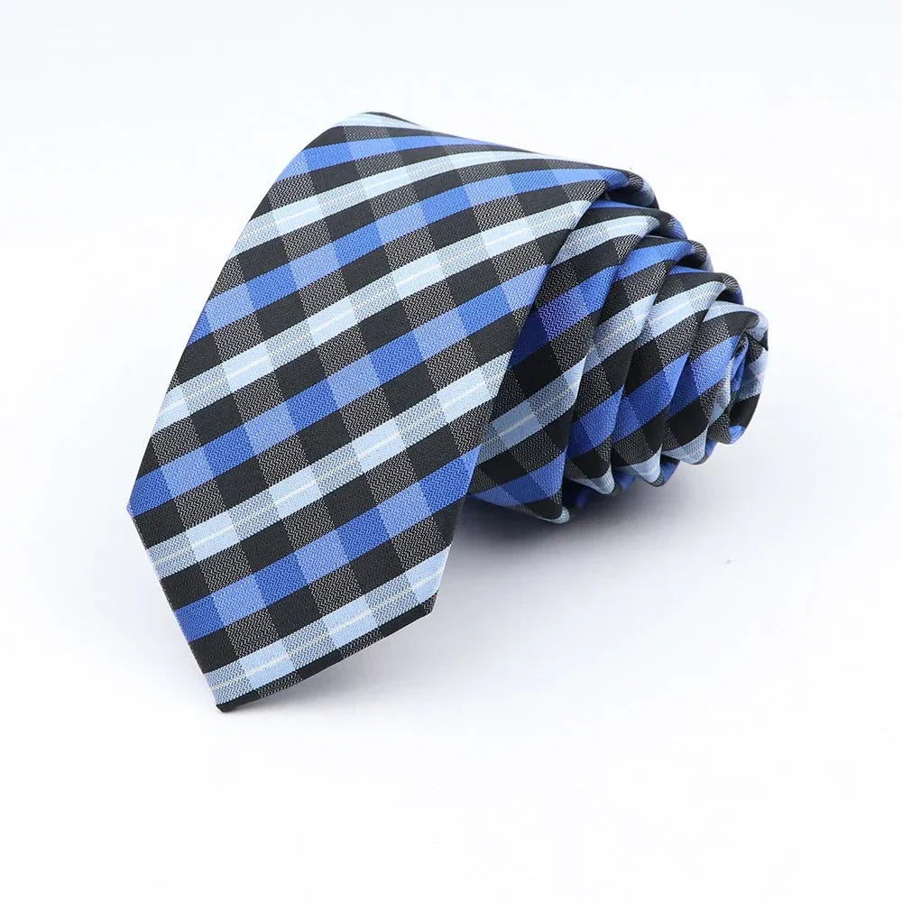 cravate à carreaux, cravate en polyester, accessoire homme élégant, cravate pour occasions spéciales, cravate polyvalente