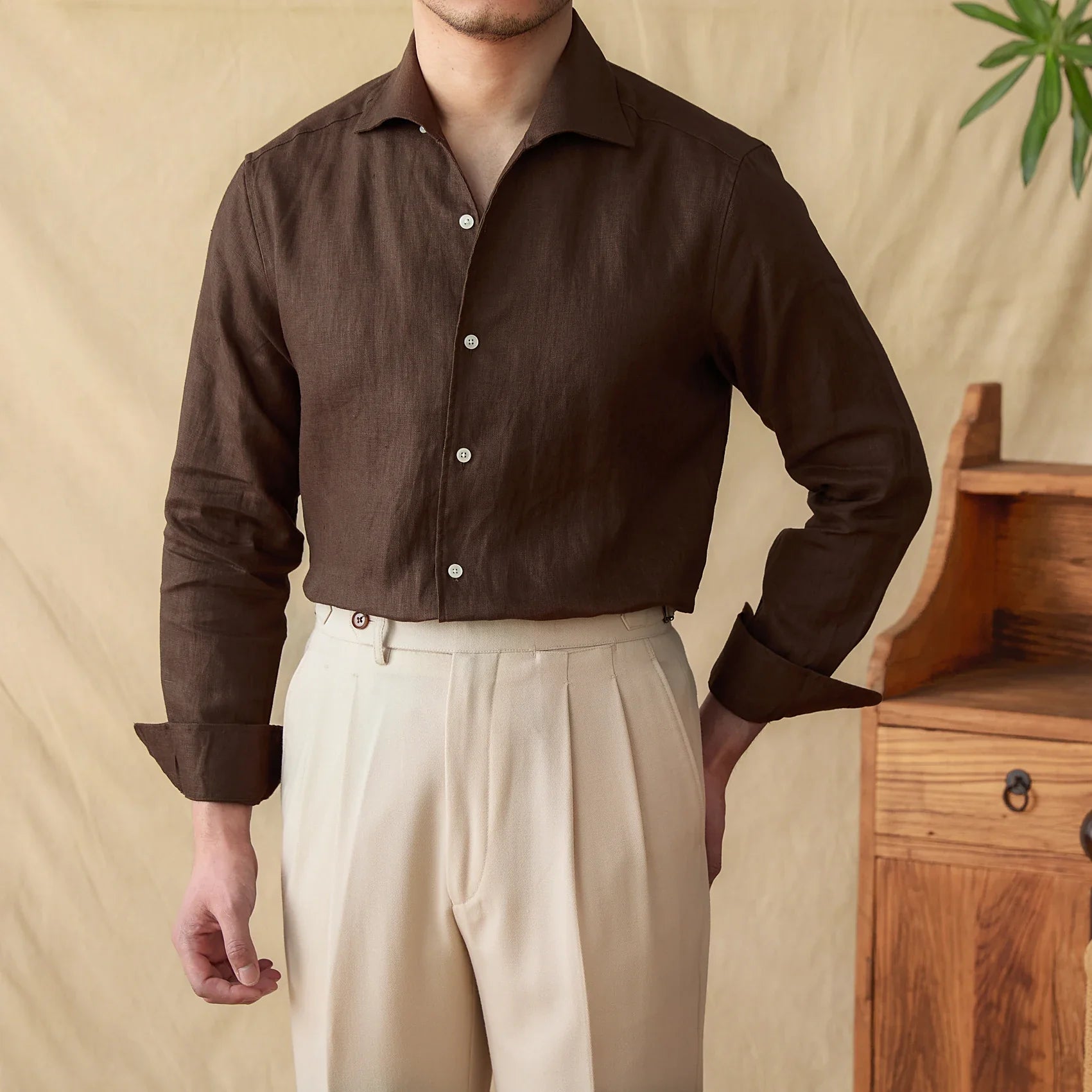 chemise habillée slim homme, chemise habillée homme en lin, chemise élégante homme, chemise en lin slim fit, chemise en lin bleue homme
