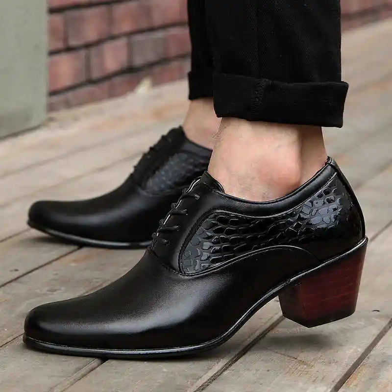 chaussure homme talon bloc, chaussure homme détail croco, chaussure de ville originale, chaussure homme élégante noire, chaussure homme soirée