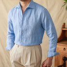 chemise habillée slim homme, chemise habillée homme en lin, chemise élégante homme, chemise en lin slim fit, chemise en lin bleue homme