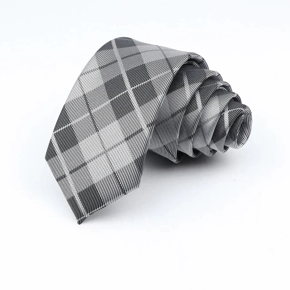 cravate à carreaux, cravate en polyester, accessoire homme élégant, cravate pour occasions spéciales, cravate polyvalente