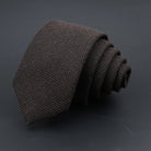 cravate slim en laine, cravate étroite pour homme, accessoire élégant en laine, cravate durable, cravate à petits carreaux