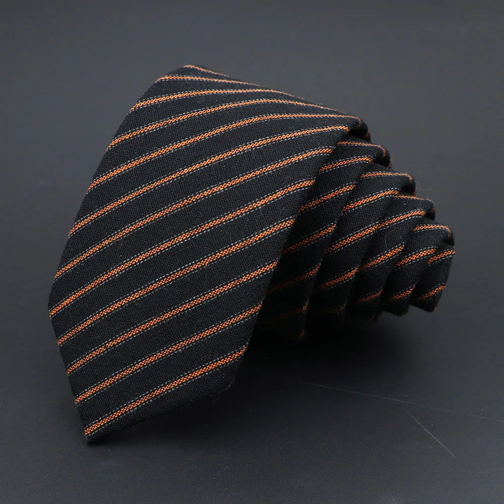 cravate en laine, cravate rayée, accessoire homme élégant, cravate durable, cravate sophistiquée