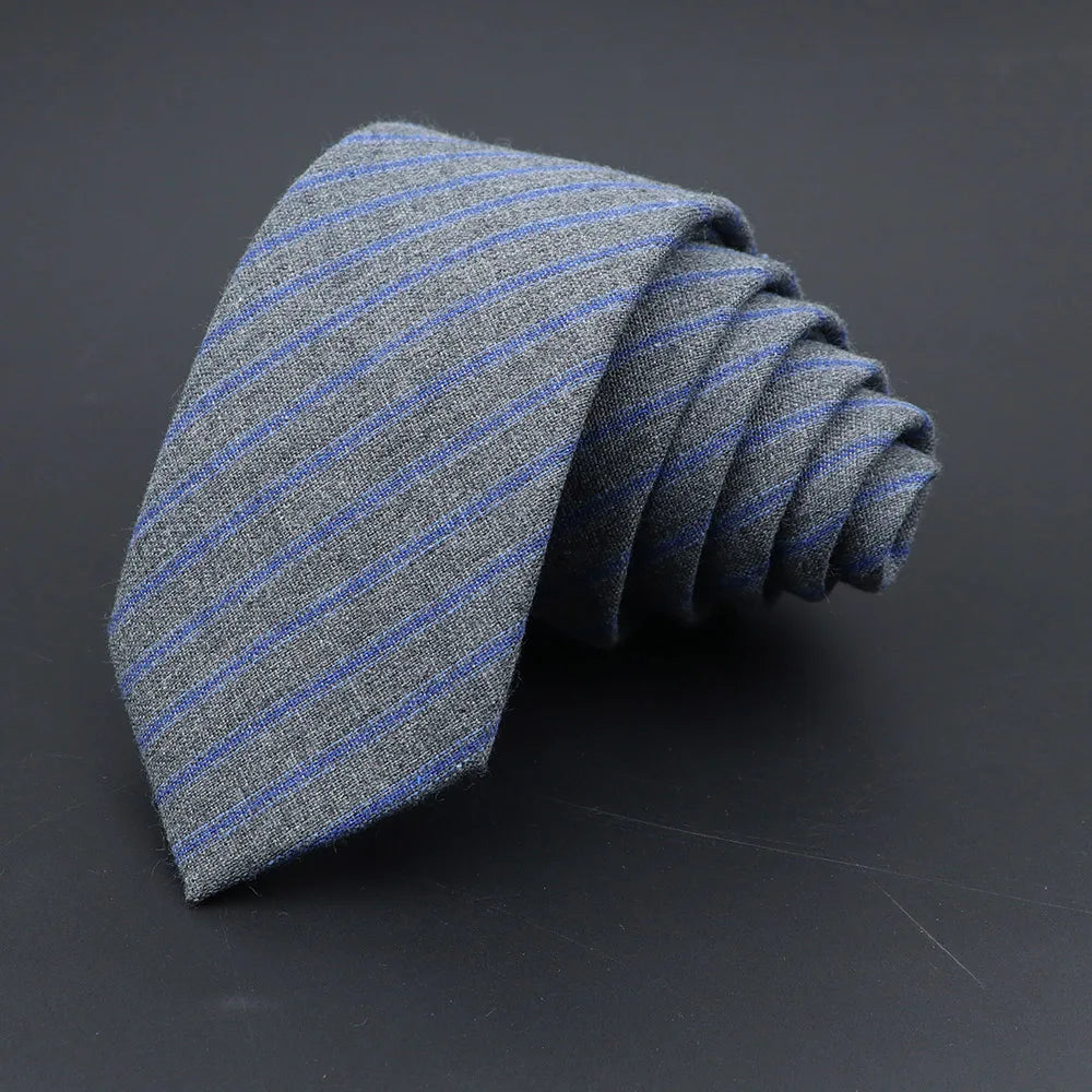 cravate en laine, cravate rayée, accessoire homme élégant, cravate durable, cravate sophistiquée