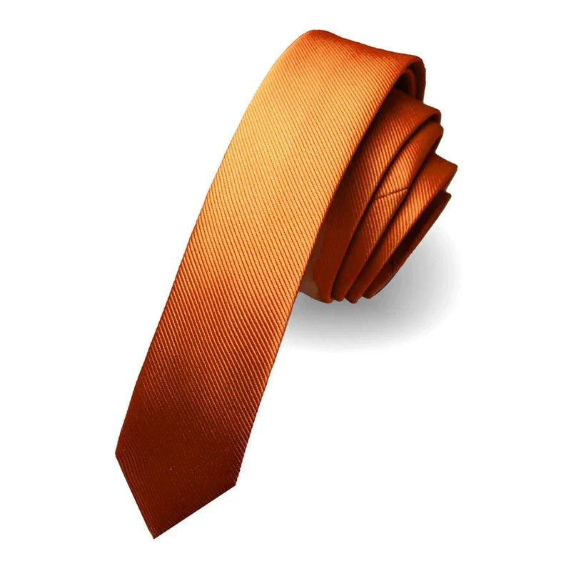 cravate slim unie, cravate en soie homme, accessoire masculin élégant, cravate étroite, cravate classique