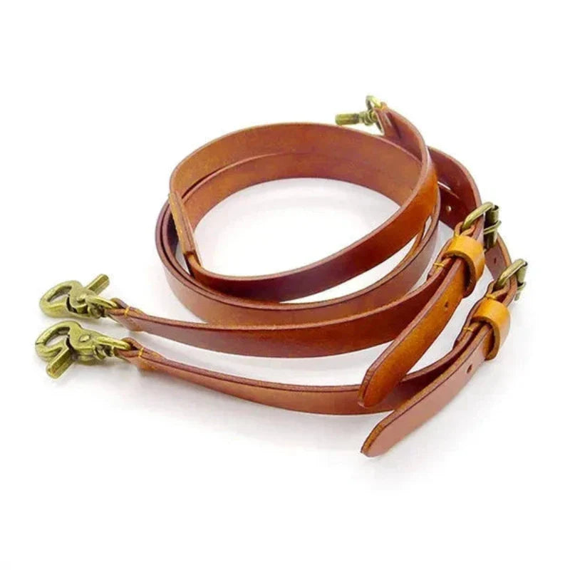 Bretelle plate en cuir marron avec attaches boutons - Armurerie Bretelle plate en cuir marron avec attaches boutons - Armurerie