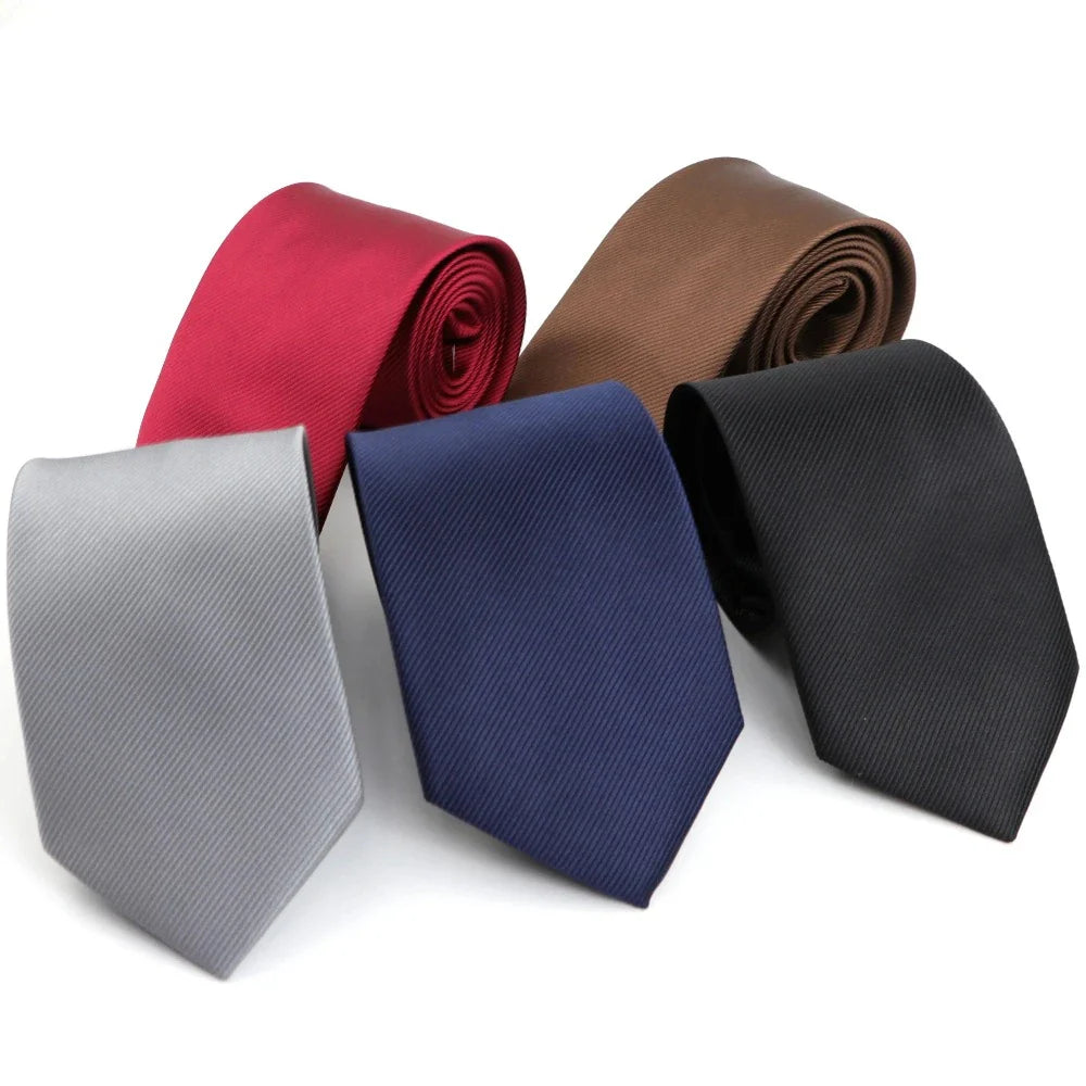 cravate unie, cravate en polyester, accessoire homme élégant, cravate classique, cravate durable