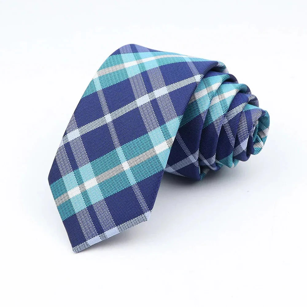 cravate à carreaux, cravate en polyester, accessoire homme élégant, cravate pour occasions spéciales, cravate polyvalente