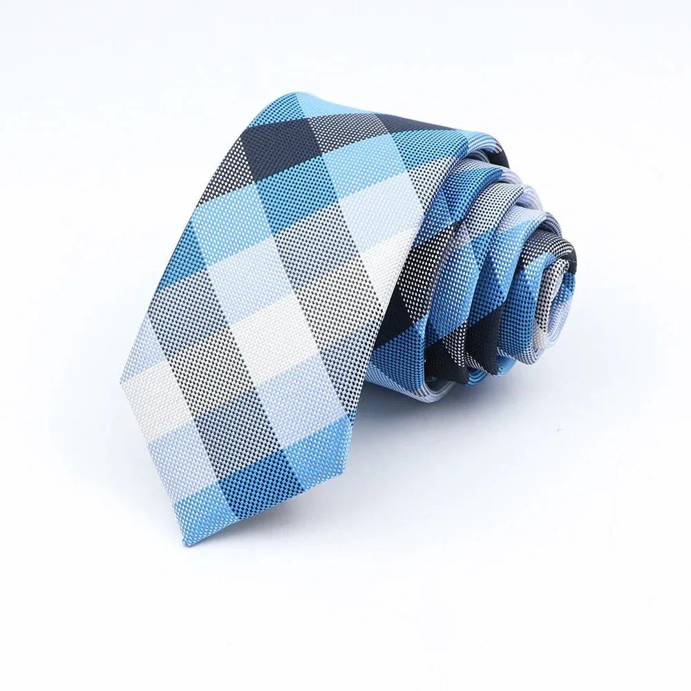 cravate à carreaux, cravate en polyester, accessoire homme élégant, cravate pour occasions spéciales, cravate polyvalente