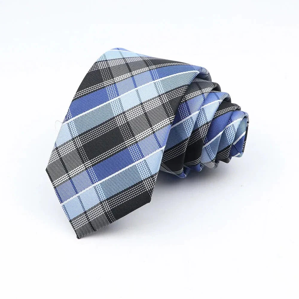 cravate à carreaux, cravate en polyester, accessoire homme élégant, cravate pour occasions spéciales, cravate polyvalente