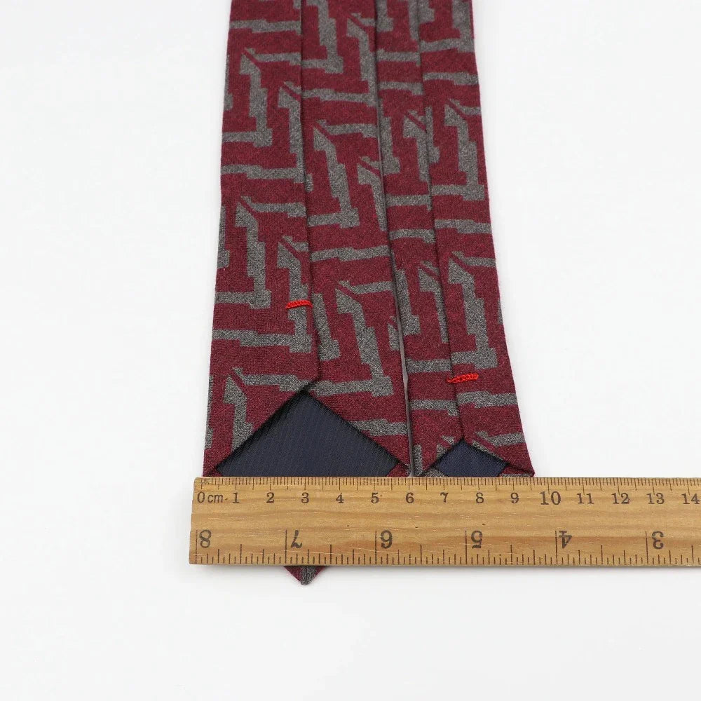 cravate slim en laine, cravate étroite pour homme, accessoire élégant en laine, cravate durable, cravate à petits carreaux