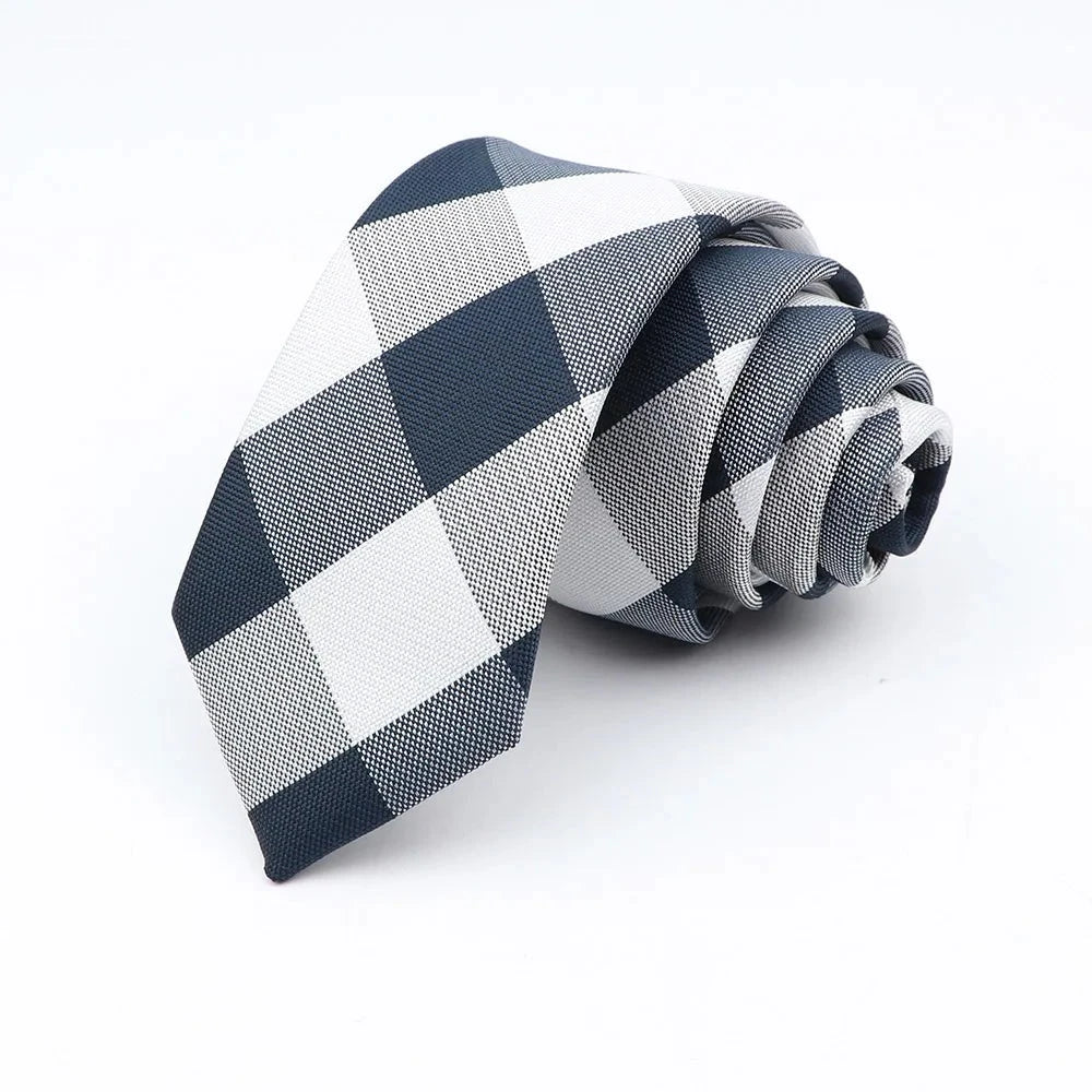 cravate à carreaux, cravate en polyester, accessoire homme élégant, cravate pour occasions spéciales, cravate polyvalente