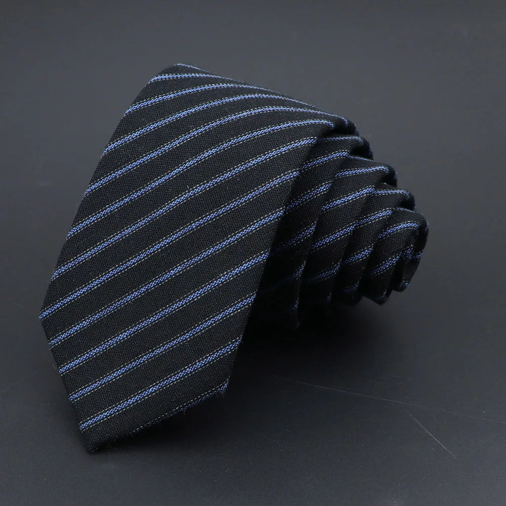 cravate en laine, cravate rayée, accessoire homme élégant, cravate durable, cravate sophistiquée