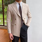 Veste croisée anglaise homme, Veste élégante homme slim fit, Vêtement formel homme Maximus, Blazer homme style britannique, Mode masculine sophistiquée










