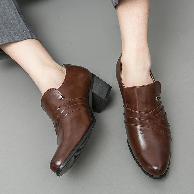 chaussure homme lanières croisées, chaussure de ville talon bloc, chaussure homme slip on, chaussure formelle originale, chaussure homme marron élégante