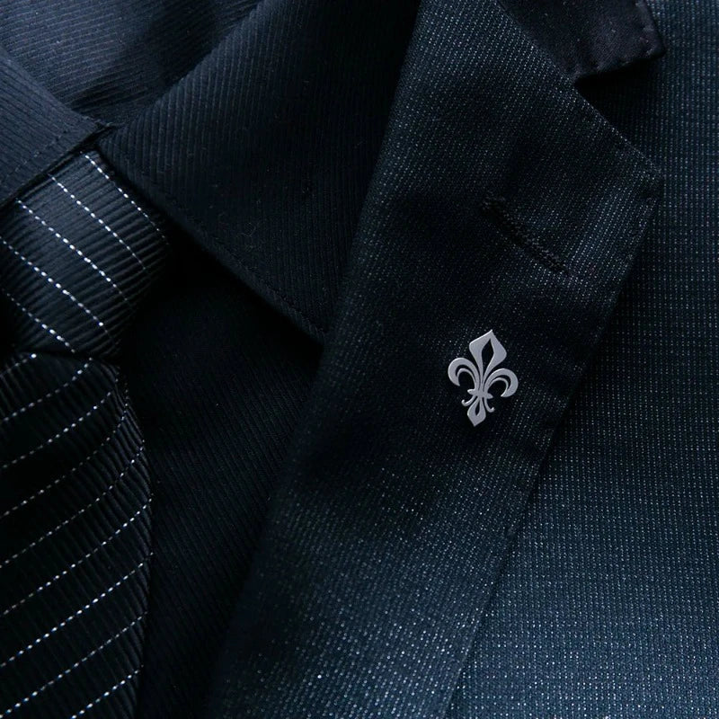 broche homme, broche fleur de lys, accessoire costume homme, broche élégante, broche mariage