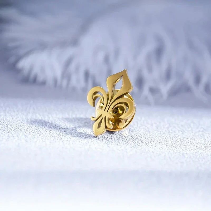 broche homme, broche fleur de lys, accessoire costume homme, broche élégante, broche mariage