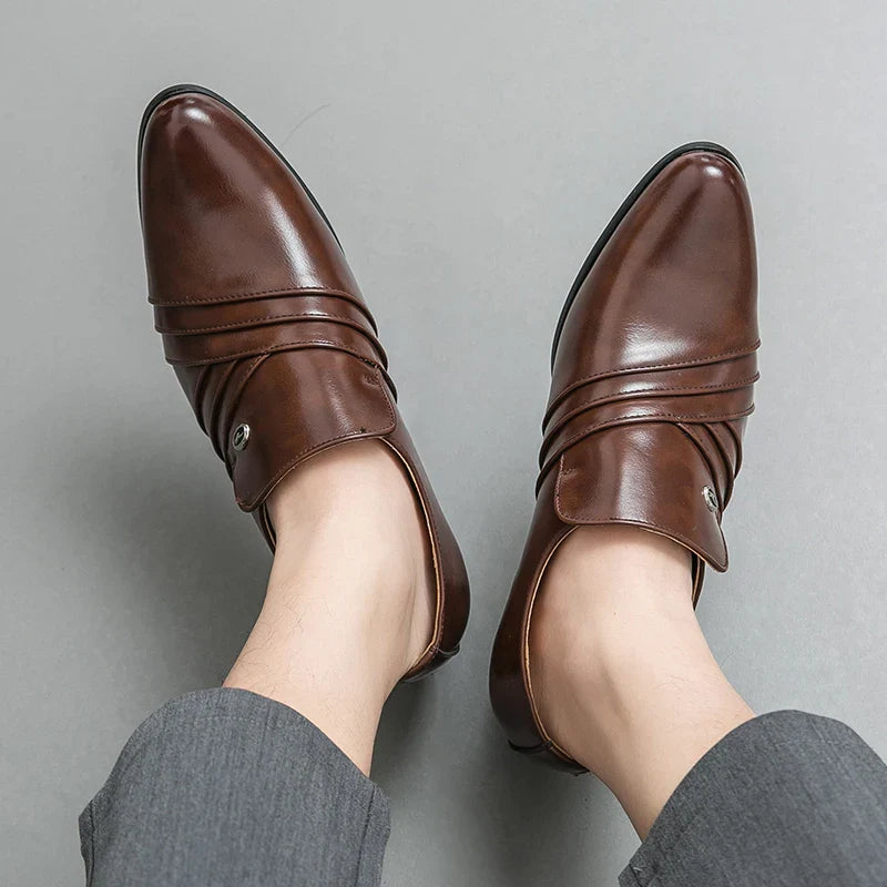 chaussure homme lanières croisées, chaussure de ville talon bloc, chaussure homme slip on, chaussure formelle originale, chaussure homme marron élégante