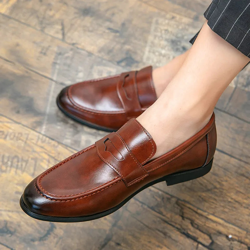 mocassin homme élégant, mocassin en cuir verni, chaussure casual chic, mocassin confortable, mocassin homme de luxe