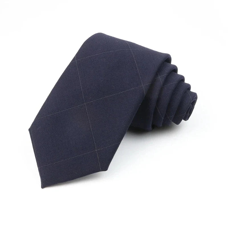 cravate en laine, cravate rayée élégante, accessoire homme durable, cravate de qualité, cravate sophistiquée