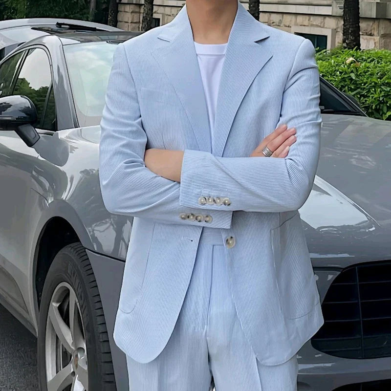 costume seersucker homme, costume bleu ciel slim, costume homme été, costume casual chic homme, costume mariage jour








