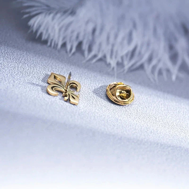 broche homme, broche fleur de lys, accessoire costume homme, broche élégante, broche mariage