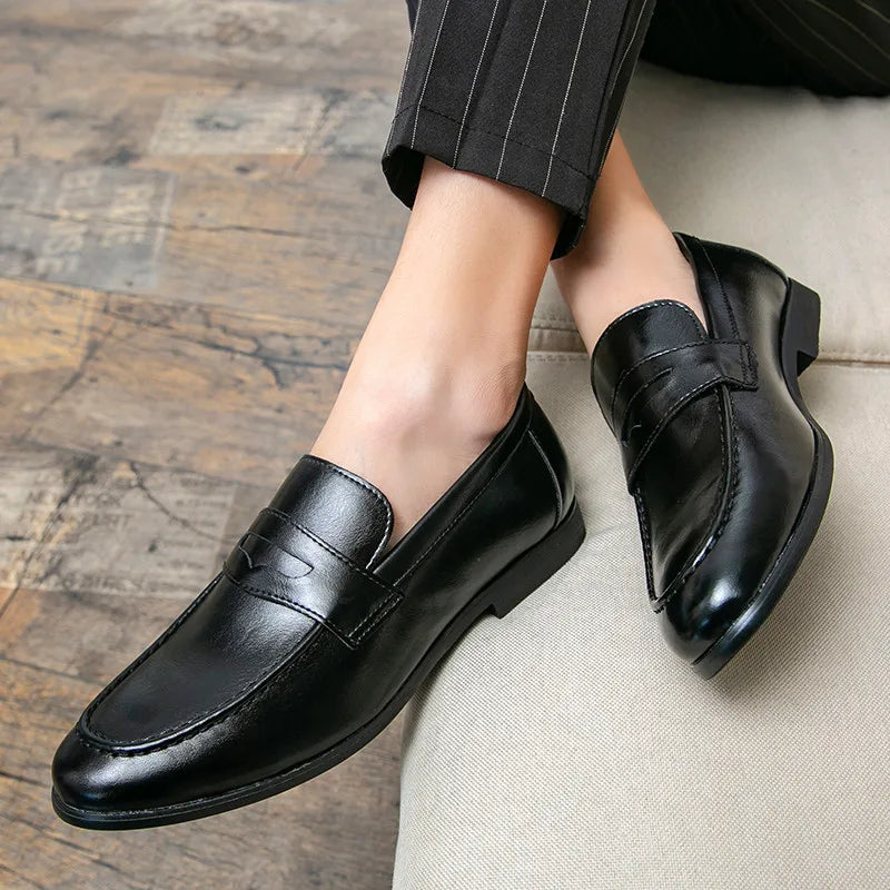 mocassin homme élégant, mocassin en cuir verni, chaussure casual chic, mocassin confortable, mocassin homme de luxe