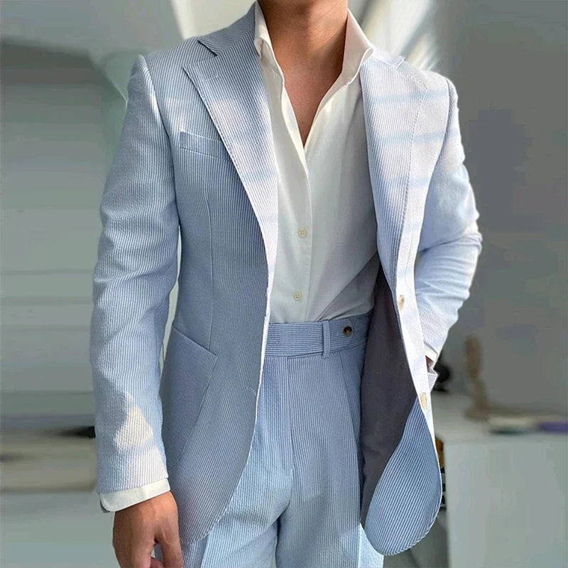 costume seersucker homme, costume bleu ciel slim, costume homme été, costume casual chic homme, costume mariage jour







