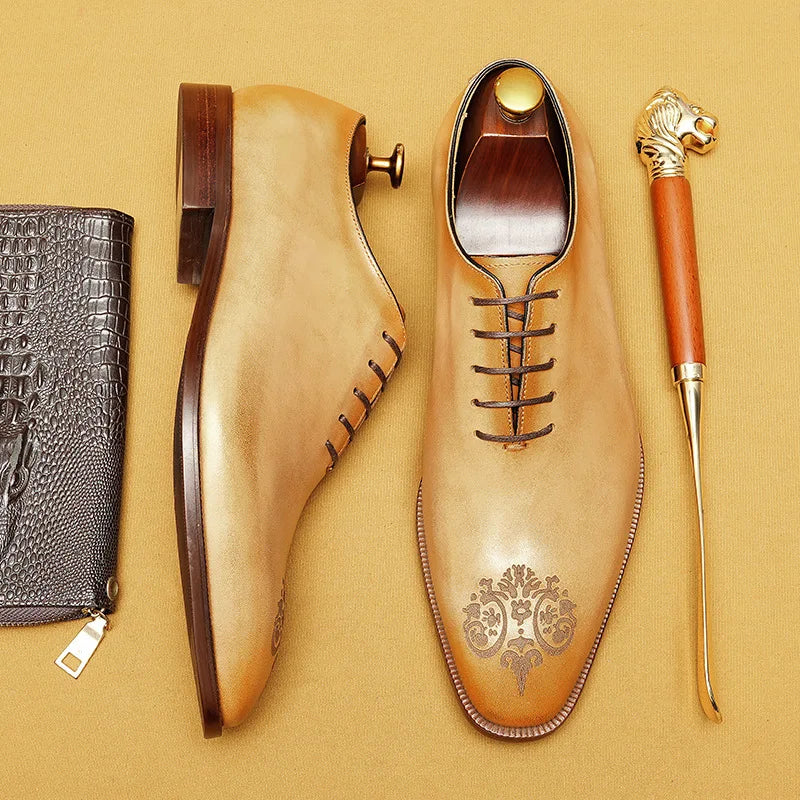 chaussure richelieu motif, chaussure homme gravée, chaussure de ville camel, chaussure homme élégante, chaussure formelle originale






