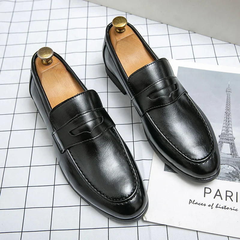 mocassin homme élégant, mocassin en cuir verni, chaussure casual chic, mocassin confortable, mocassin homme de luxe
