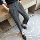 pantalon tailleur rayé, pantalon homme élégant, pantalon de costume rayé, pantalon homme professionnel, pantalon homme léger