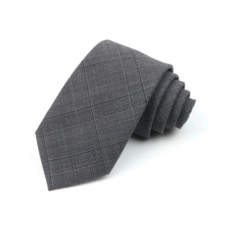 cravate en laine, cravate rayée élégante, accessoire homme durable, cravate de qualité, cravate sophistiquée