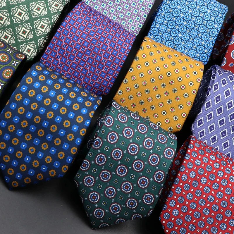 cravate fleurie, cravate en polyester, accessoire homme élégant, cravate florale, cravate polyvalente