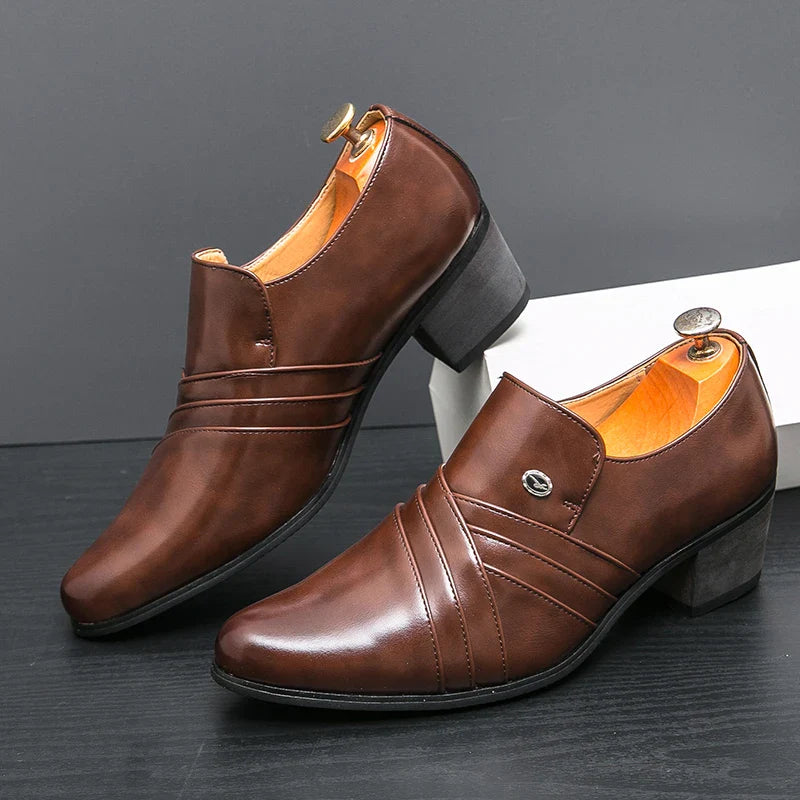 chaussure homme lanières croisées, chaussure de ville talon bloc, chaussure homme slip on, chaussure formelle originale, chaussure homme marron élégante