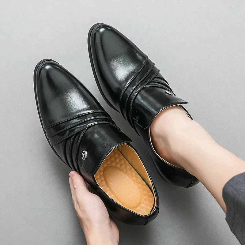 chaussure homme lanières croisées, chaussure de ville talon bloc, chaussure homme slip on, chaussure formelle originale, chaussure homme marron élégante