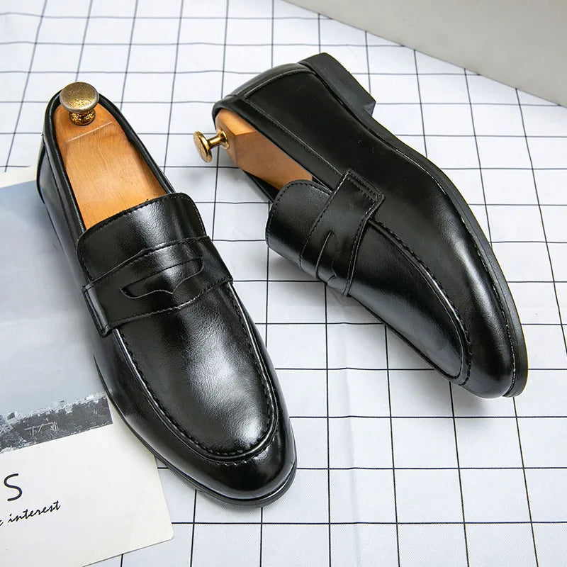 mocassin homme élégant, mocassin en cuir verni, chaussure casual chic, mocassin confortable, mocassin homme de luxe