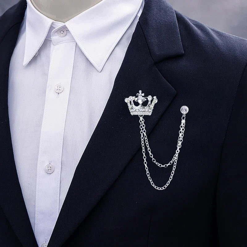 broche homme couronne, broche costume chaîne, accessoire homme luxe, broche élégante, bijou homme royal