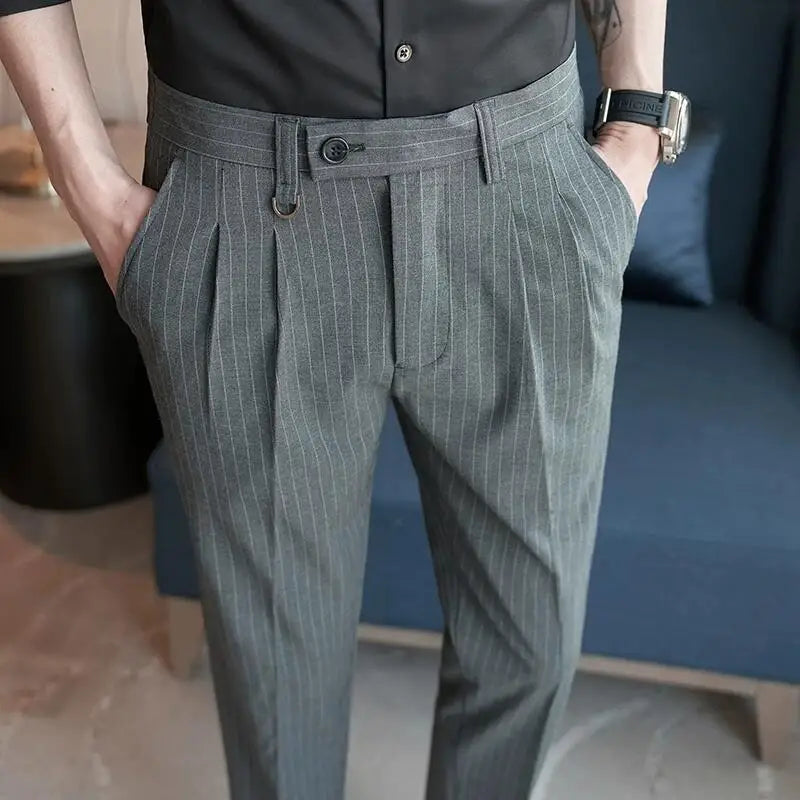 pantalon tailleur rayé, pantalon homme élégant, pantalon de costume rayé, pantalon homme professionnel, pantalon homme léger