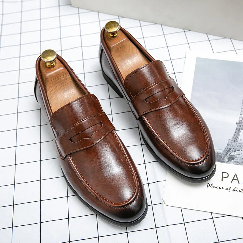 mocassin homme élégant, mocassin en cuir verni, chaussure casual chic, mocassin confortable, mocassin homme de luxe