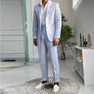 costume seersucker homme, costume bleu ciel slim, costume homme été, costume casual chic homme, costume mariage jour







