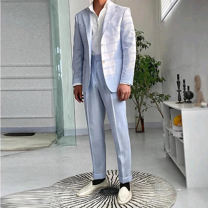 costume seersucker homme, costume bleu ciel slim, costume homme été, costume casual chic homme, costume mariage jour







