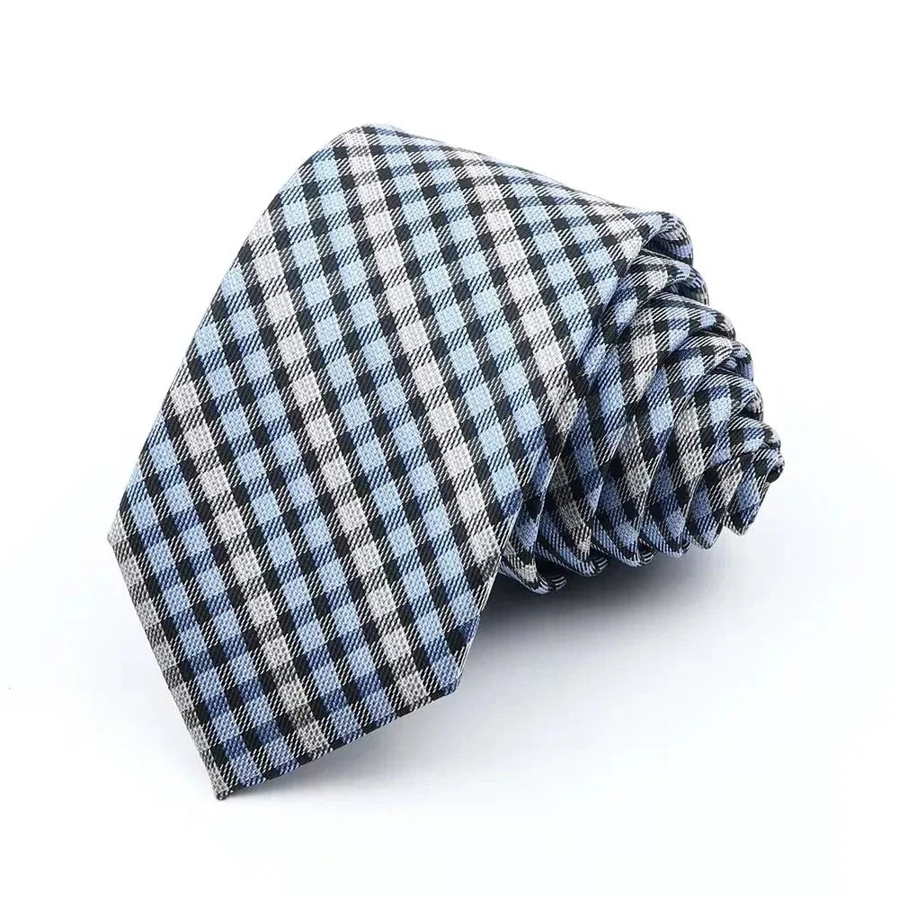 cravate à carreaux, cravate en polyester, accessoire homme élégant, cravate pour occasions spéciales, cravate polyvalente