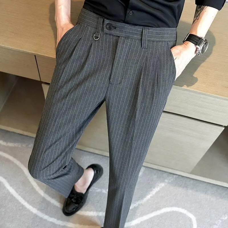 pantalon tailleur rayé, pantalon homme élégant, pantalon de costume rayé, pantalon homme professionnel, pantalon homme léger