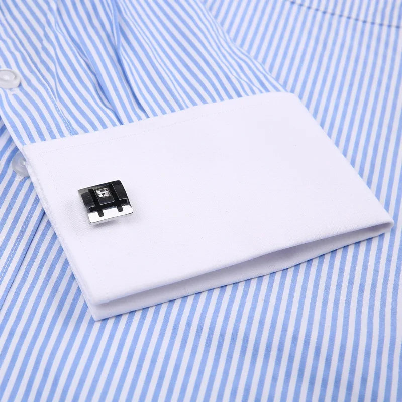 chemise habillée slim fit homme, chemise habillée avec boutons de manchette, chemise habillée bleue et blanche