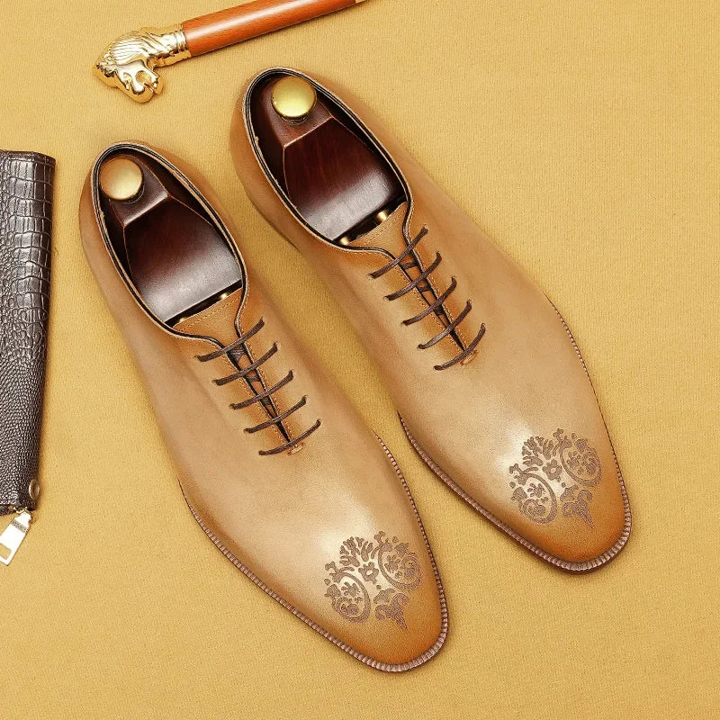 chaussure richelieu motif, chaussure homme gravée, chaussure de ville camel, chaussure homme élégante, chaussure formelle originale






